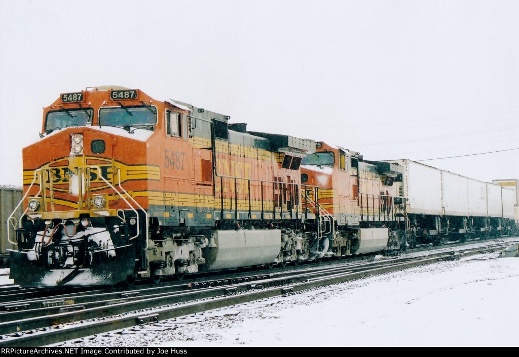 BNSF 5487 East